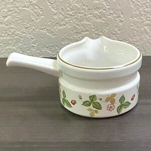 Wedgwood England Wild Strawberry Gravy Boat Melting Sauce Pot